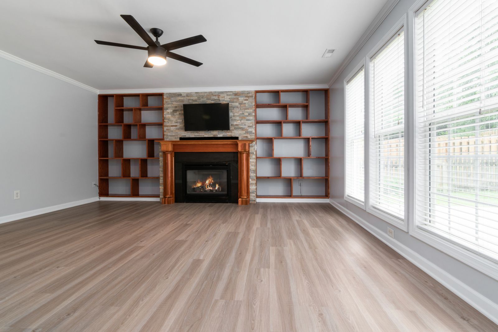 Unstaged room before Coastal virtual staging