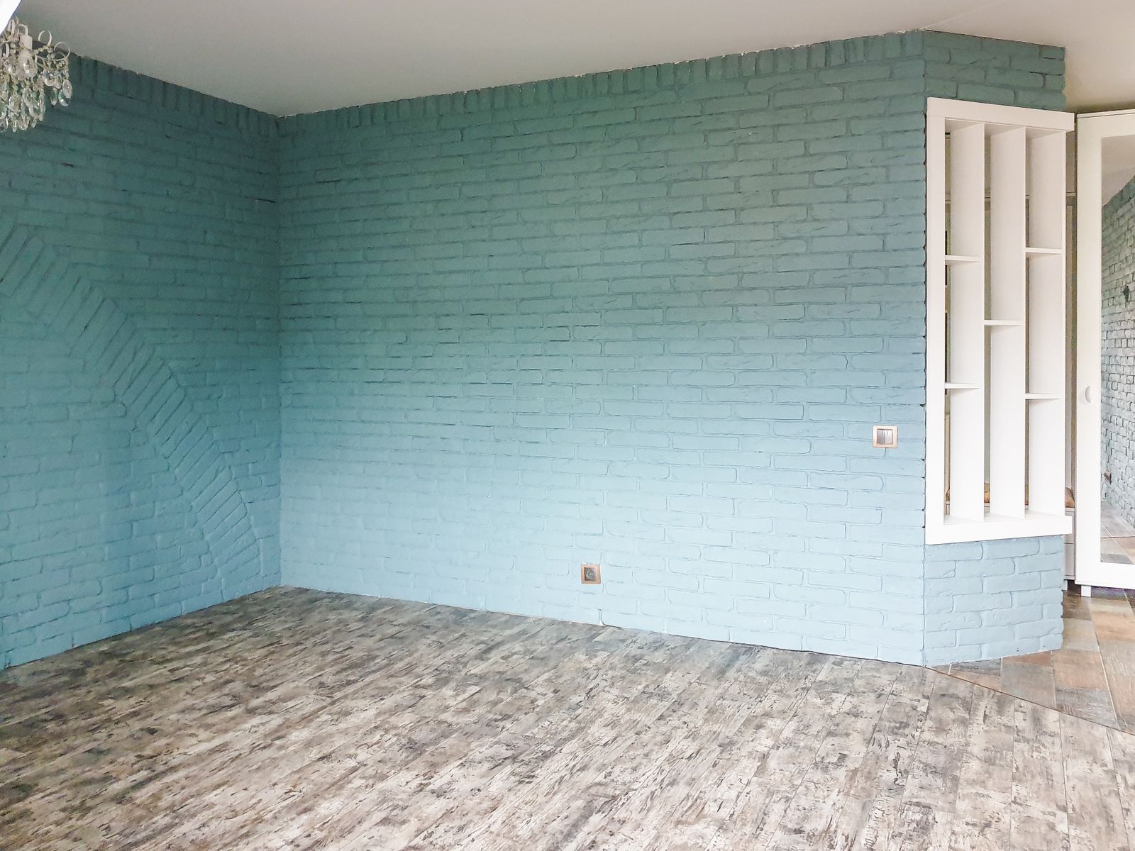 Unstaged room before Industrial virtual staging